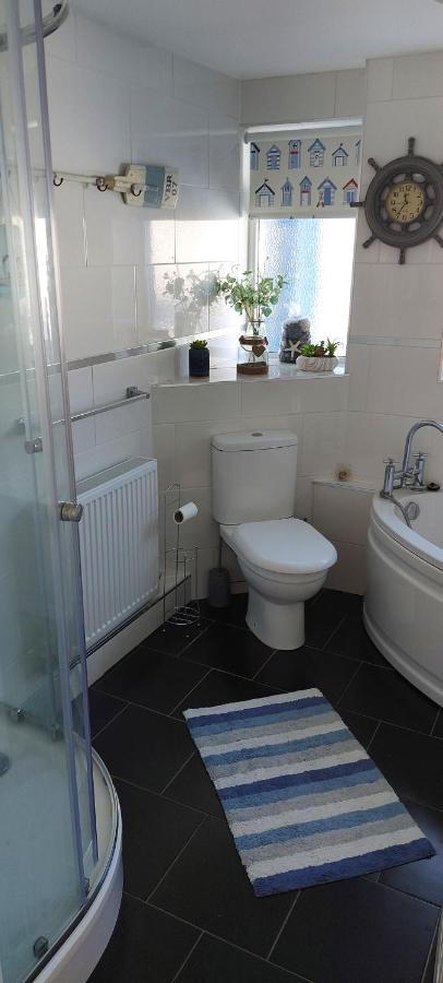 Sea Crest, Beautiful Home In Tenby With Sea Views Eksteriør billede